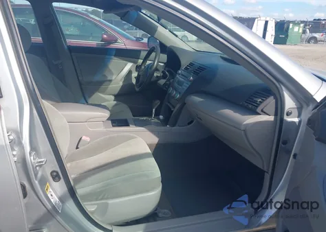 2007 Toyota Camry Ce z USA, uszkodzony, nr VIN 4T1BE46K47U667842